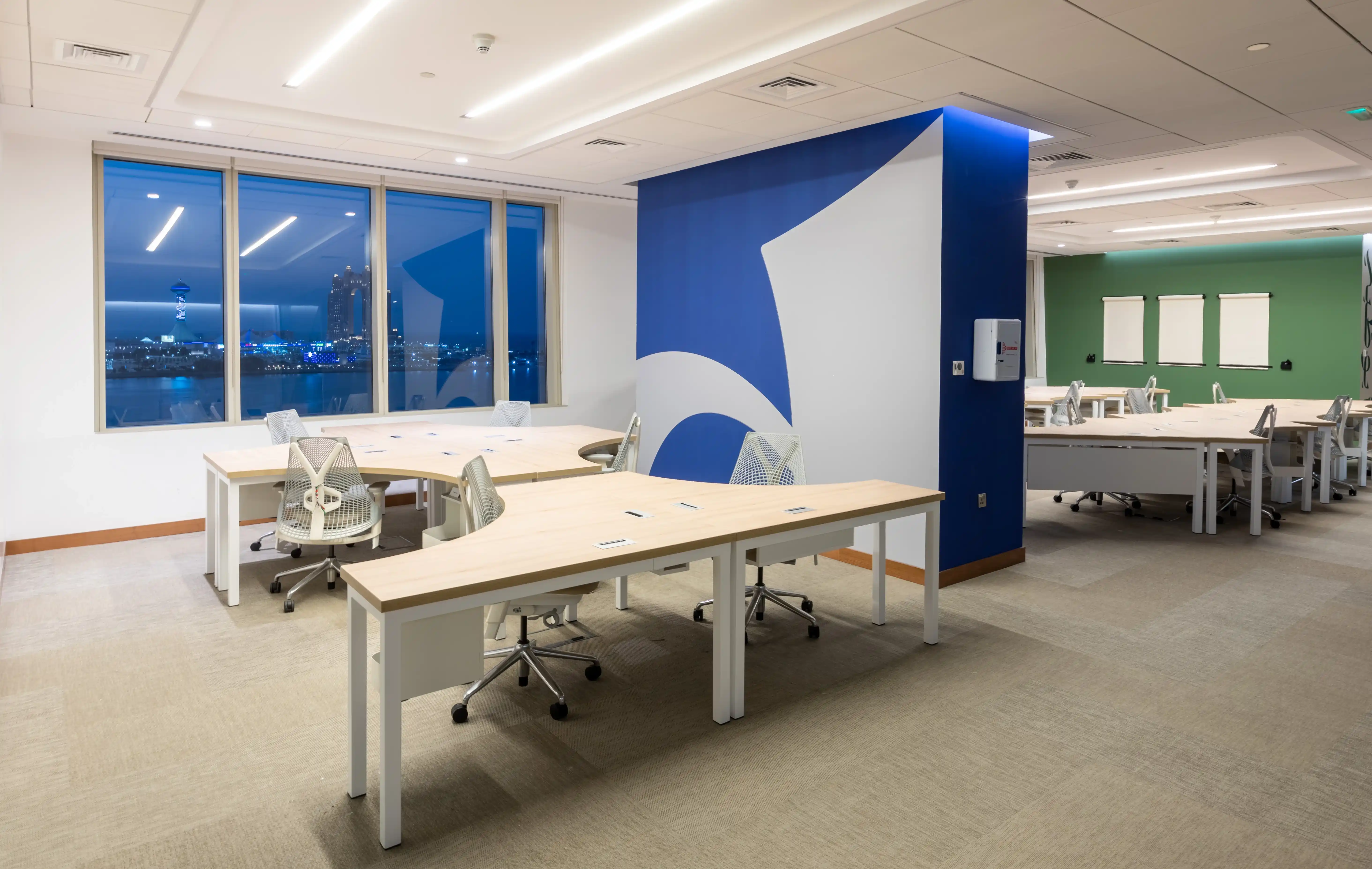 Integrating Technology into Office Furniture: Smart Solutions for Modern Offices