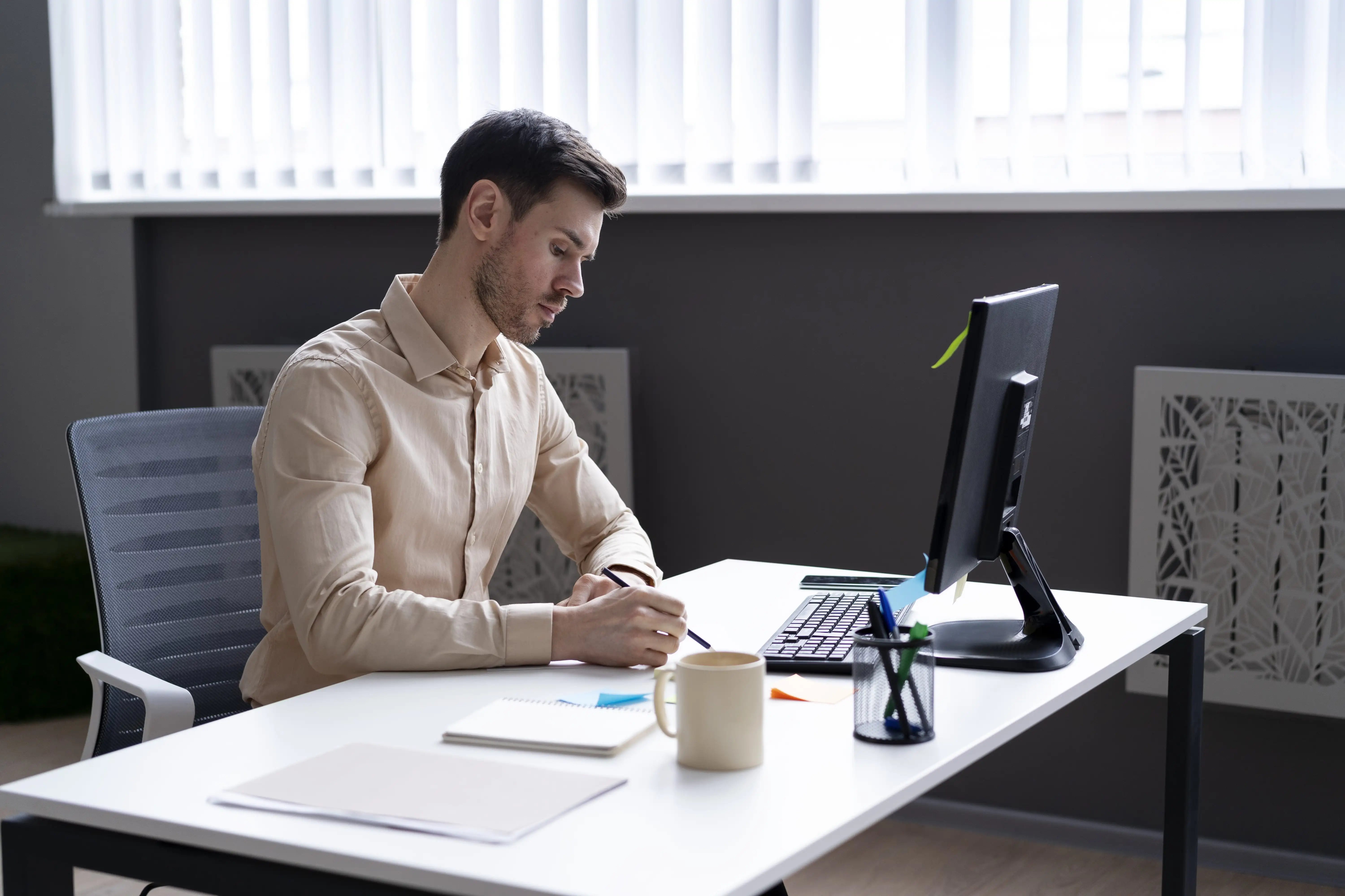 How A Proper Workstation Helps To Boost Productivity Of Your Office?