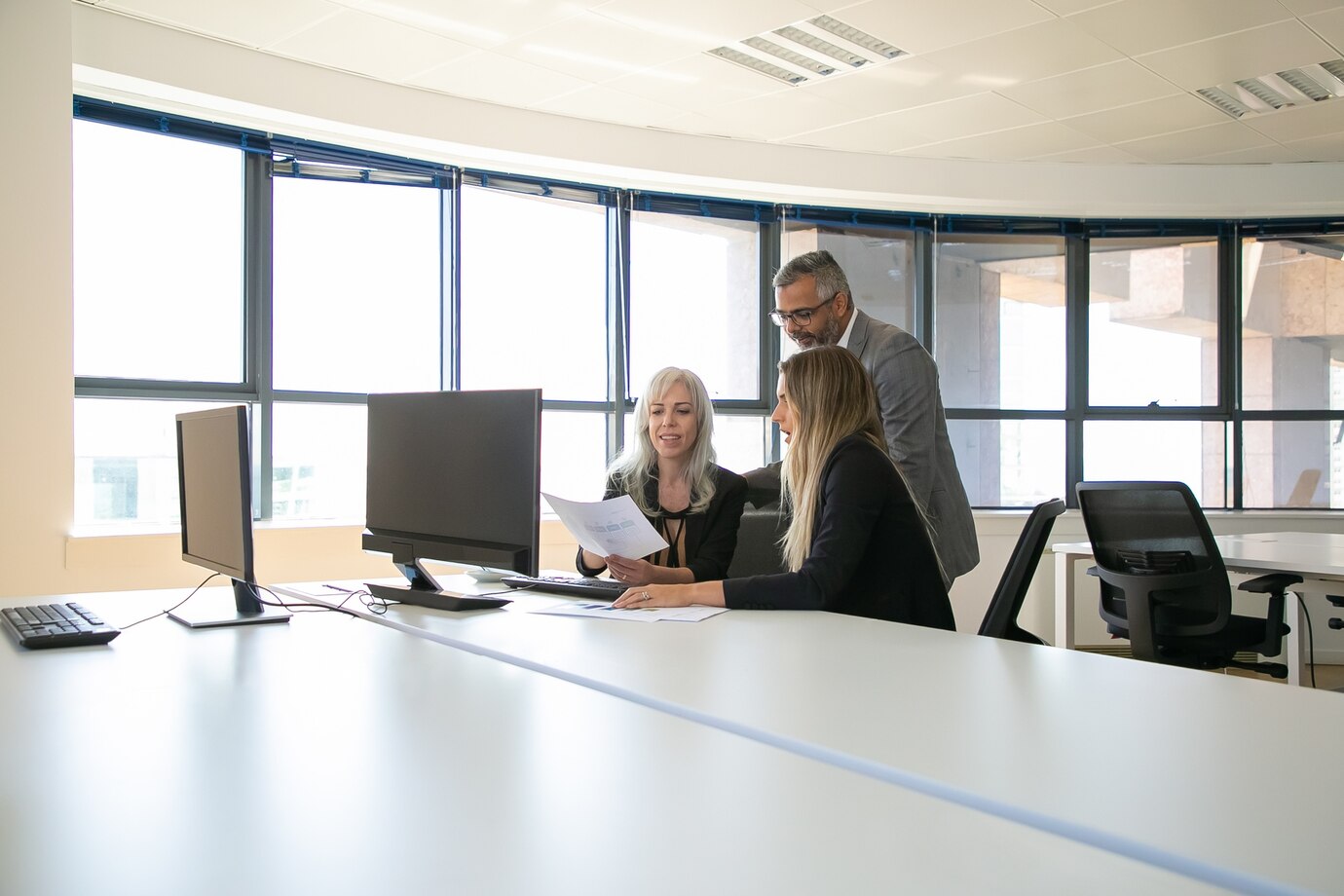 The Growing Demand for Modern Office Workstations in Dubai
