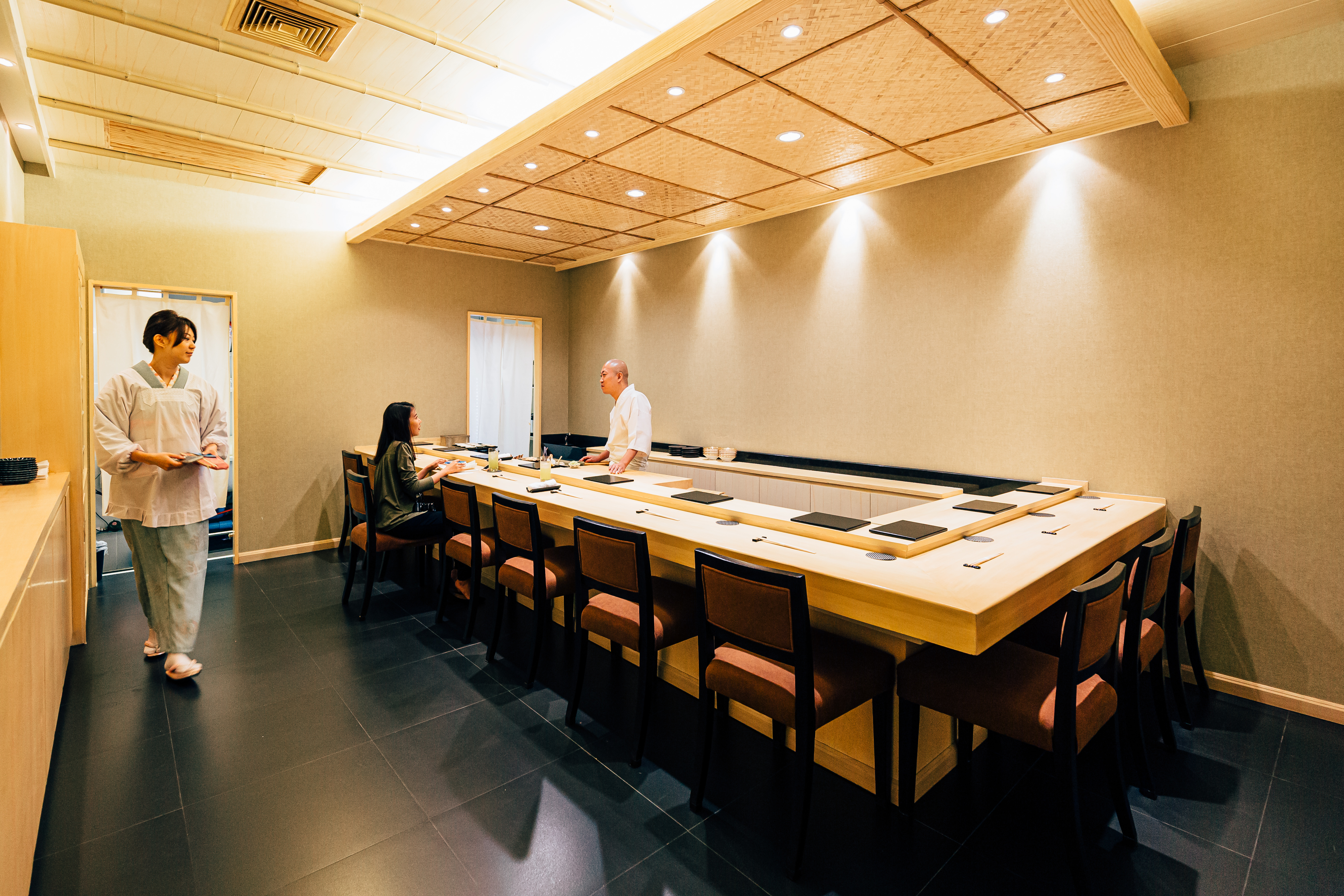The Role of High-End Meeting Tables in Productive Business Discussions